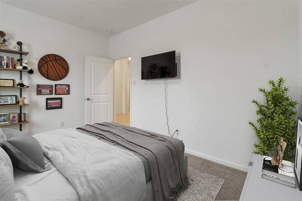 Virtually staged room 1