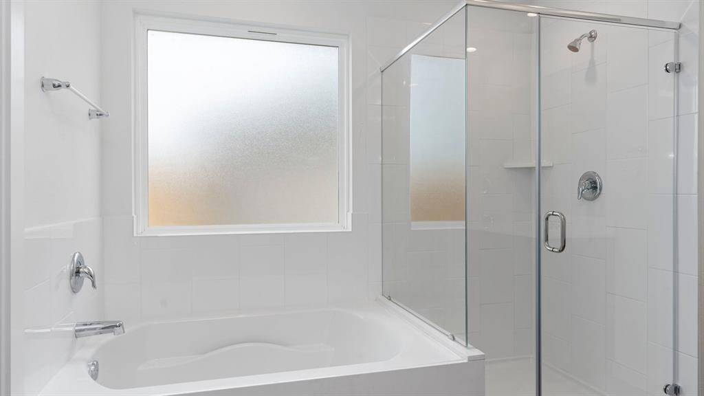 shower and tub on primary bathroom