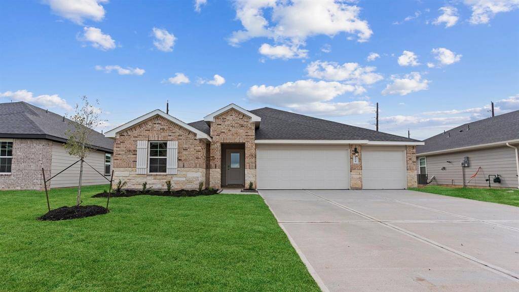 spacious 3 car garage