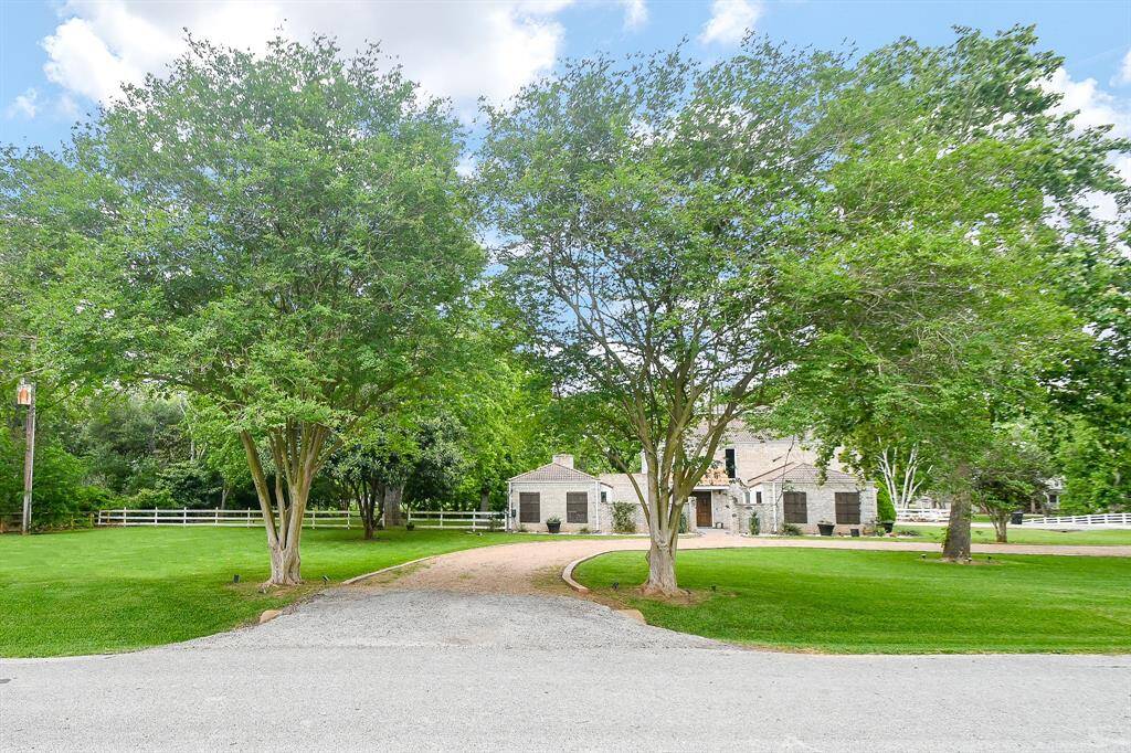 5202 Mimosa Lane