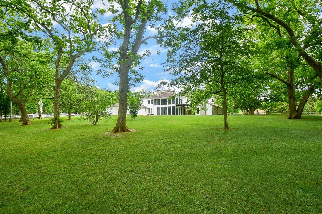 Your country oasis awaits!