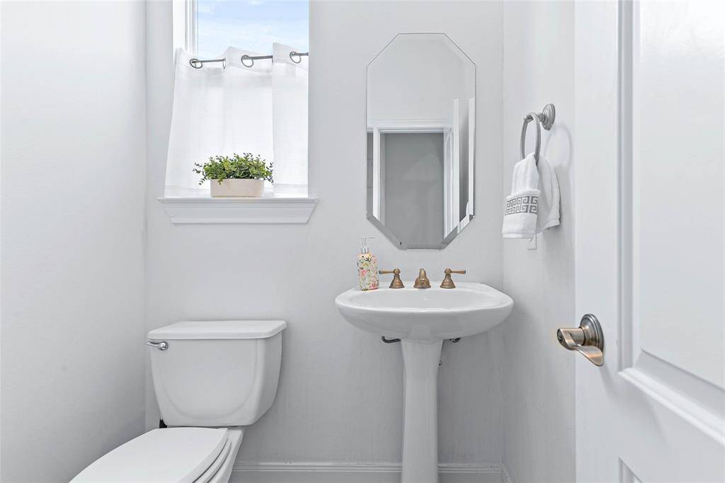 2nd floor half bathroom