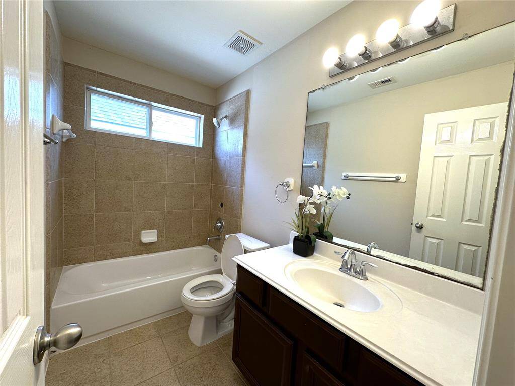 Shared bathroom upstairs