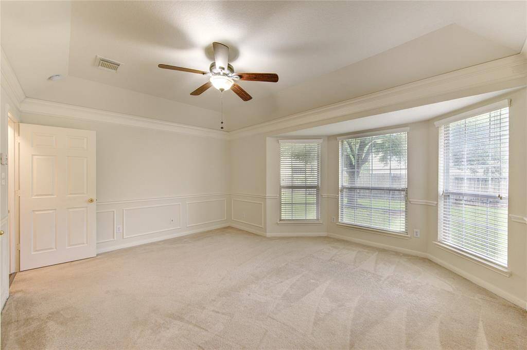 Primary bed room on the 1st floor