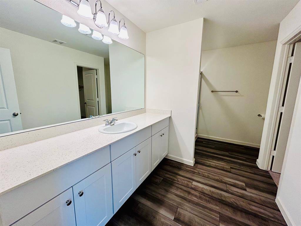 Secondary bathroom.