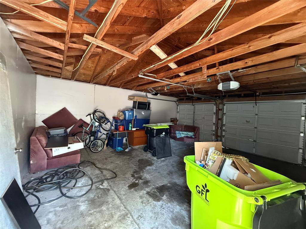 Deattached garage