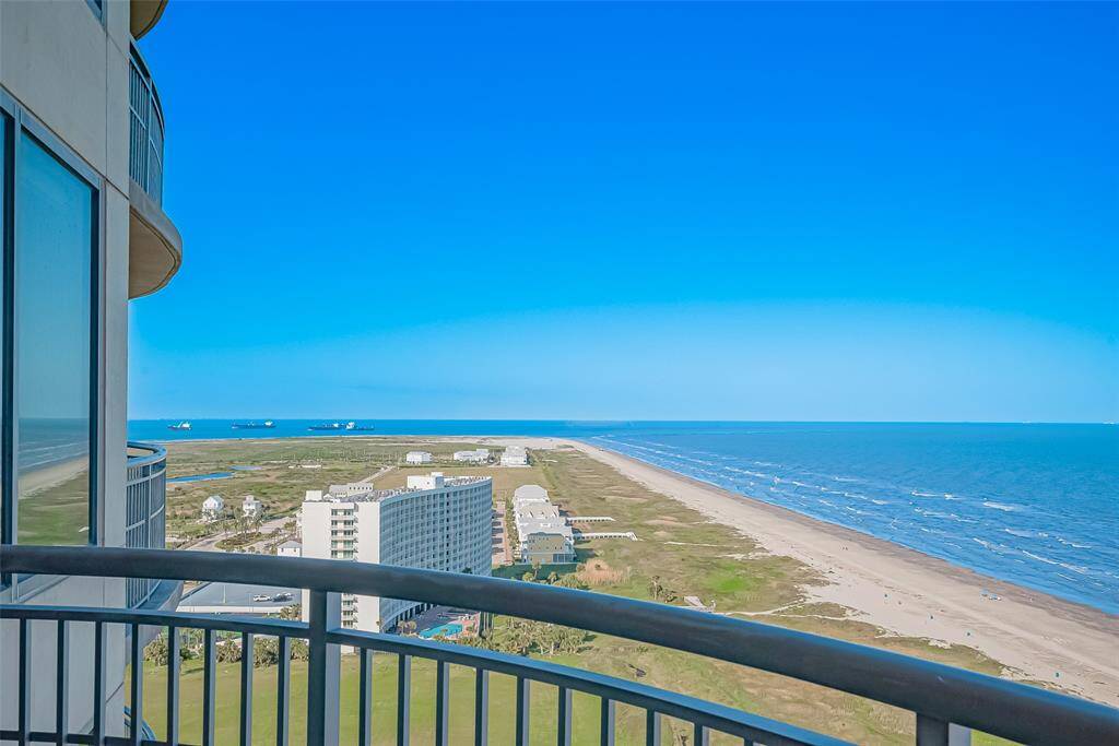 UNBELIEVABLE VIEWS OF EASTERN TIP OF GALVESTON ISLAND!!Welcome home to Palisade Palms. RARE 21ST FLOOR MALIBU WITH RARE 10 FT CEILINGS, AND UNOBSTRUCTED VIEWS OF THE EASTERNMOST TIP OF GALVESTON ISLAND. COMPLETELY REMODELED WITH CUSTOM FEATURES THROUGHOUT AND RARE 10 FT CEILINGS. SHOWS LIKE A MODEL! EVERYTHING IS CONDO IN LIKE NEW CONDITION!