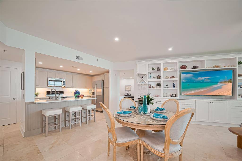 ANOTHER VIEW OF THE BREAKFAST AREA, OPEN FLOORPLAN WITH SO MANY EXTRAS!!