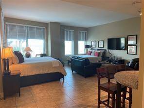 OVERFLOW ROOM AVAILABLE TO OWNERS WHEN YOU NEED ADDITIONAL SPACE FOR YOUR GUESTS.