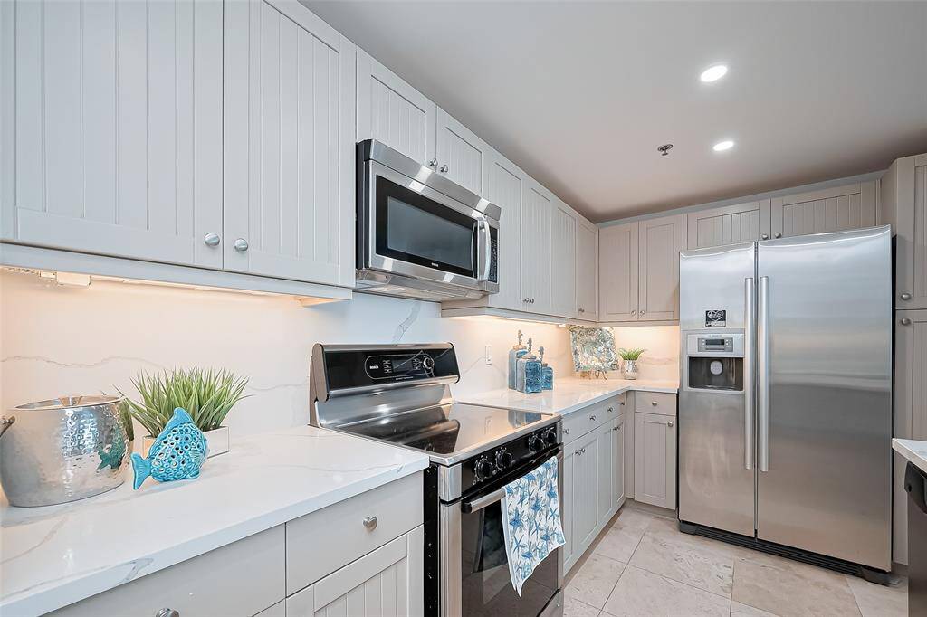 NEW QUARTZ COUNTERTOP AND QUARTZ BACKSPLASH, UPGRADED CABINETS, UPGRADED FIXTURES, PULL OUT DRAWERS WITH EXTRA STORAGE AND UNDERCABINET LIGHTING, SO MANY DECORATOR TOUCHES IN THIS BEAUTIFUL MALIBU.