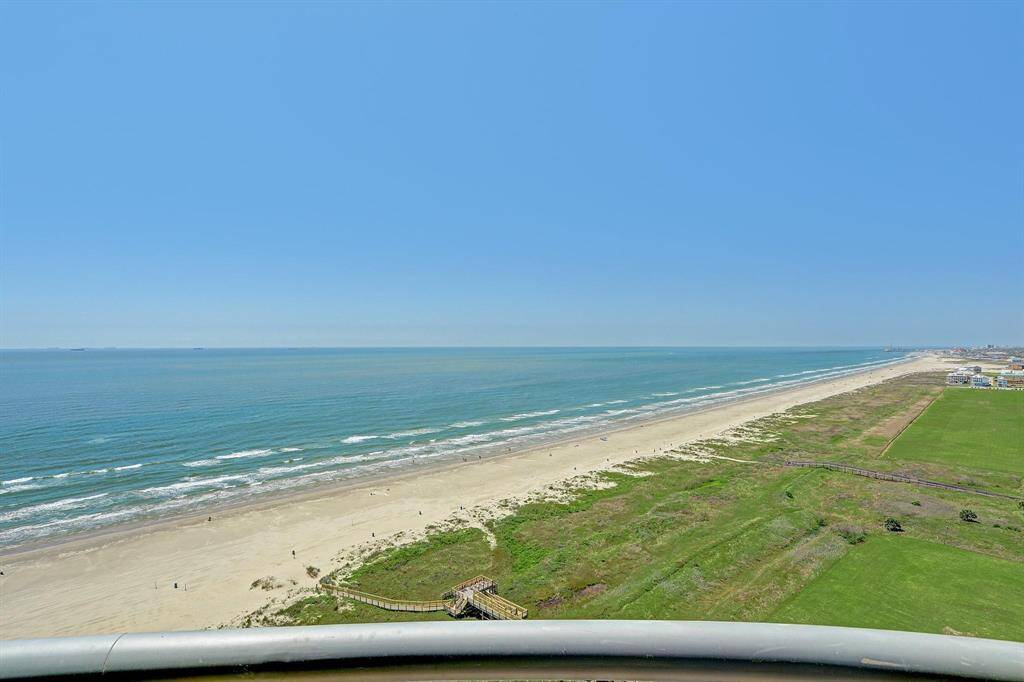 Discover elevated living at BC2408, where your exclusive paradise awaits on the 24th floor. Enjoy soaring 10-foot ceilings, premium solid core doors, and breathtaking panoramic views of the beach, pool, and pleasure pier, day and night.