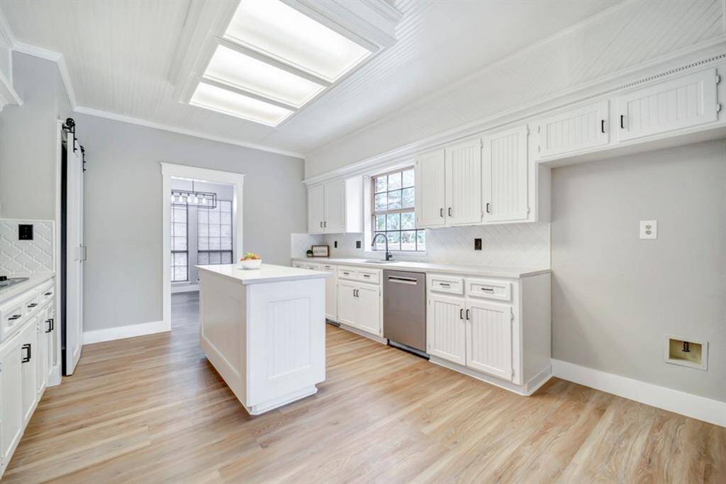 The open kitchen is waiting for your personal touches