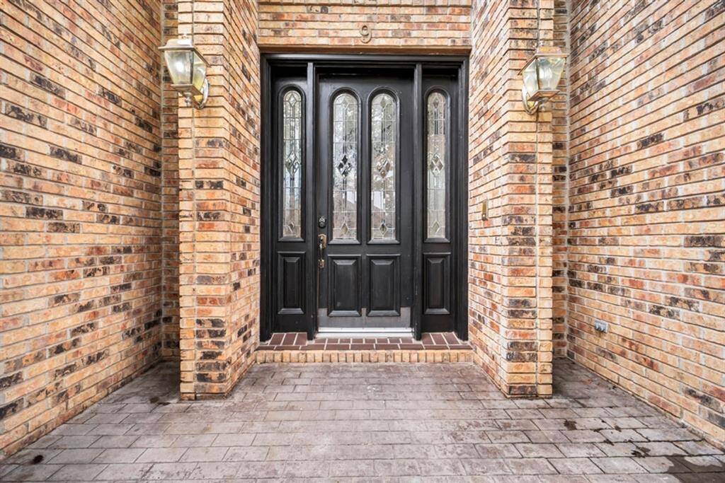 You are greeted by an 8 foot entry day