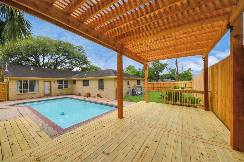 New pergola and fence (2024)