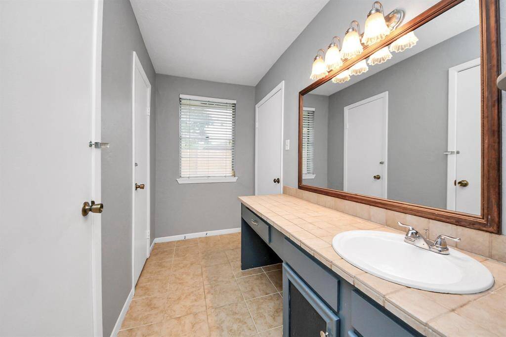 Oversized closet and separate tiled shower