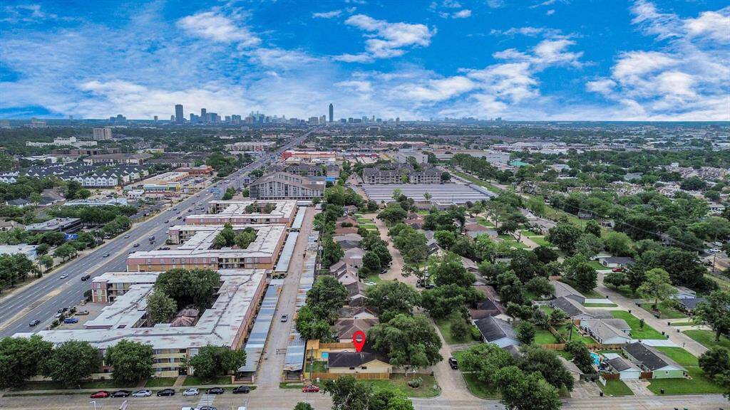 Location is EVERYTHING! This home is seconds away from Westheimer with close proximity to downtown!