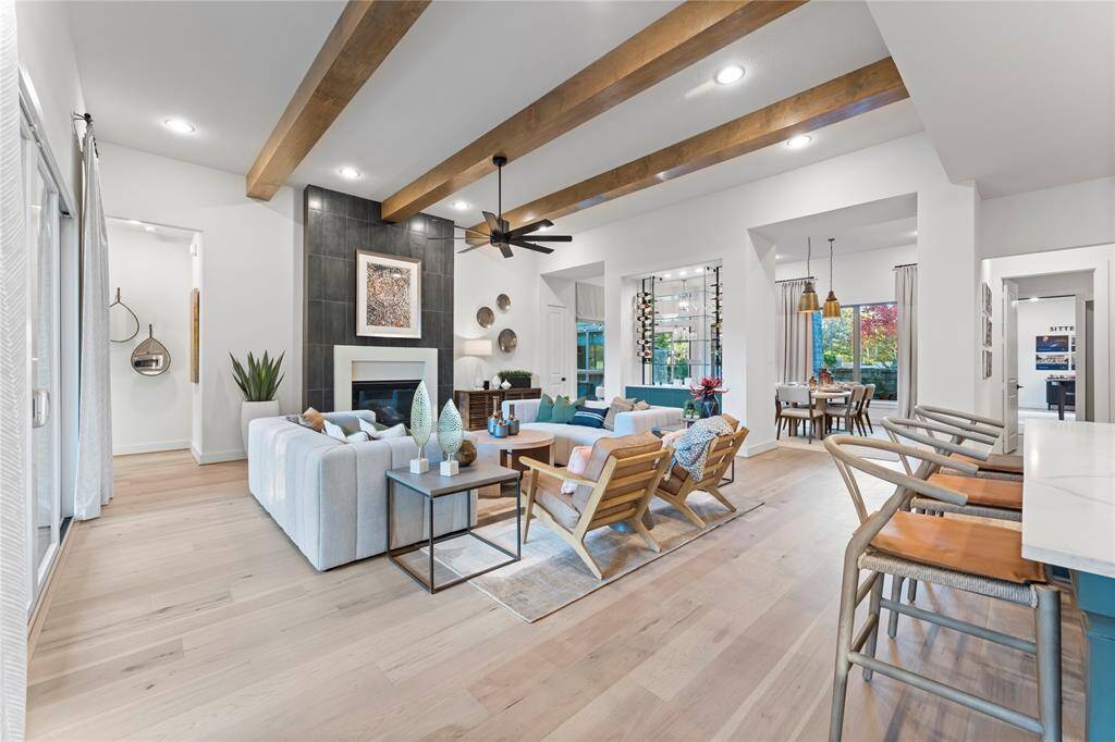 This Open Plan is an Entertainer's Dream!