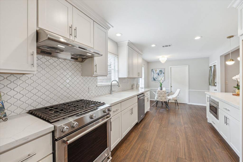Another view of the kitchen.