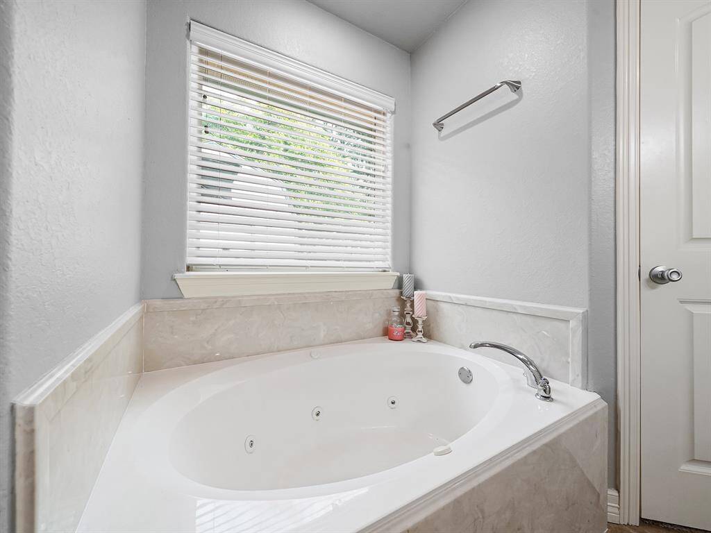 CLOSE UP OF THE SOAKING TUB