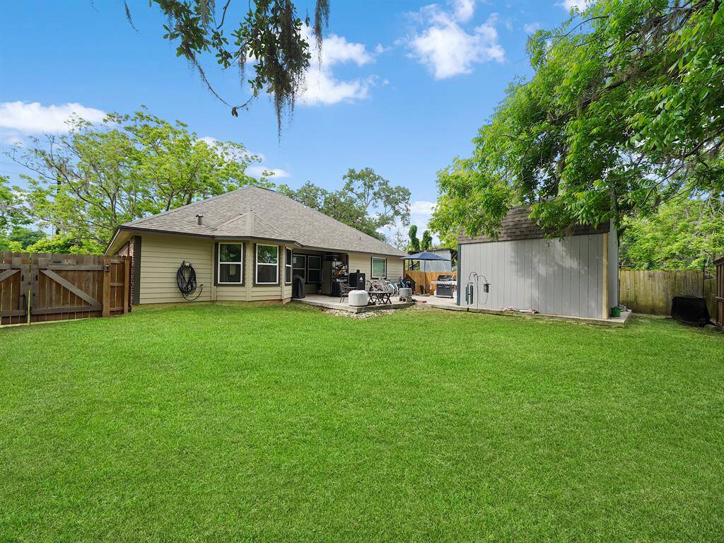 ANOTHER ANGLE OF THE WONDERFUL BACK YARD.