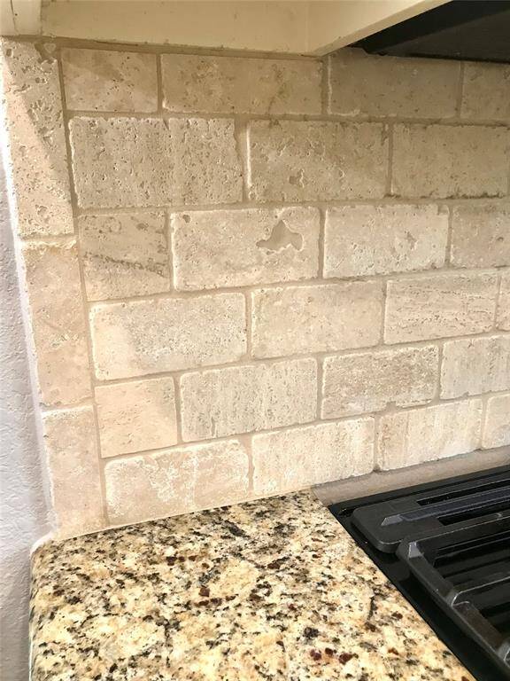 Close up of the gorgeous kitchen stone backsplash