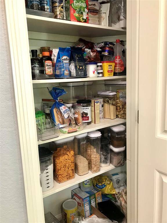 The kitchen DOES have a pantry!!