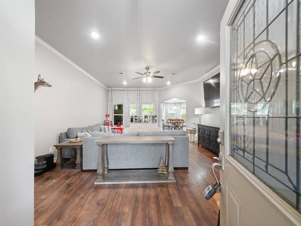 AS YOU WALK THROUGH THE FRONT DOOR, YOU SEE THE SPACIOUS FAMILY/LIVING ROOM AND THE STUNNING LUXURY LAMINATE FLOORING!
