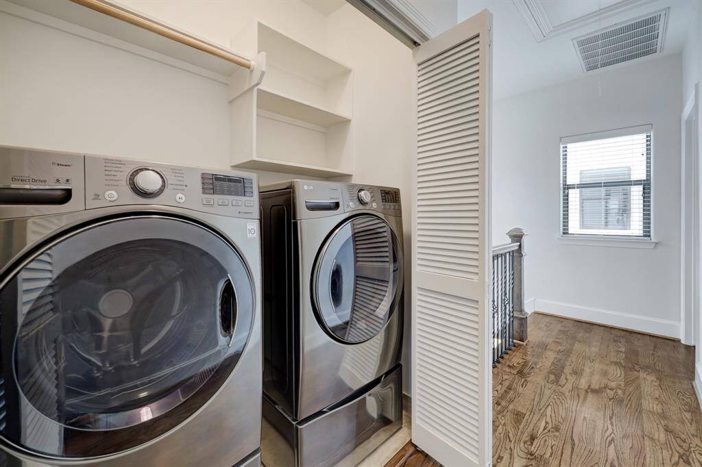 The home comes with the washer and dryer.