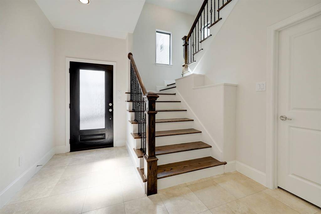 Foyer entry - first floor