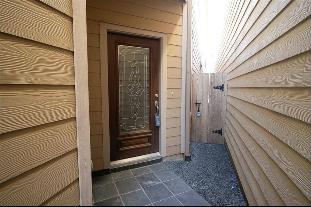 A 3-bed, 2.5-bath home for lease.