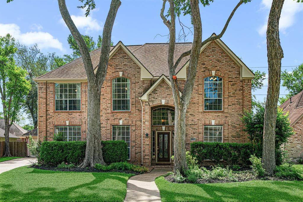 Welcome to 1134 Wood Fern Dr situated on a quiet tree-lined street in Greatwood Glen.