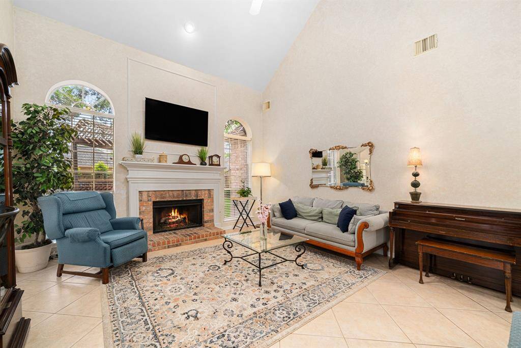 Another view of the cozy family room off of the kitchen. Neutral paint and flooring throughout.