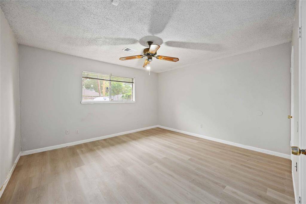 Secondary bedroom