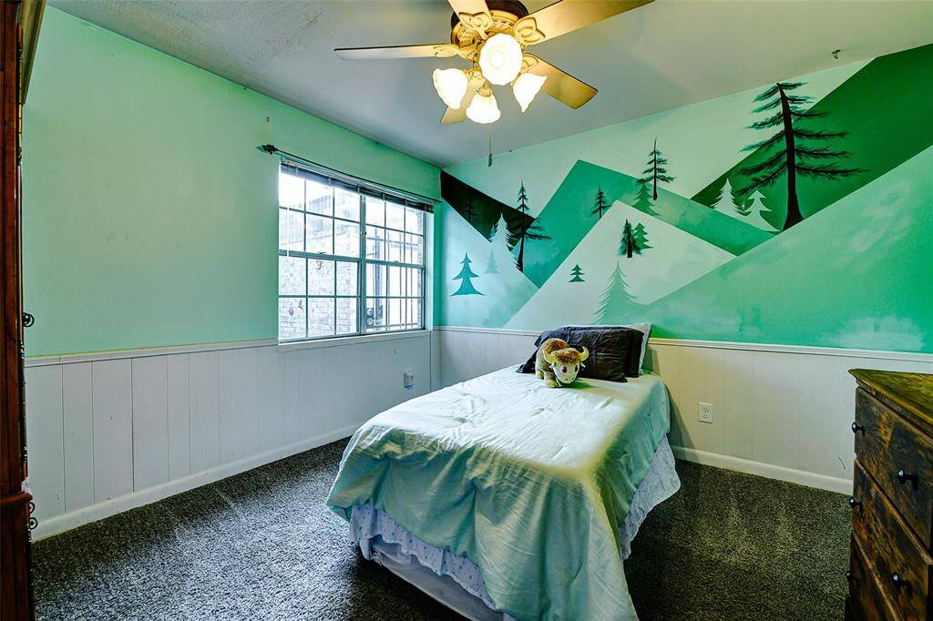 Secondary bedroom
