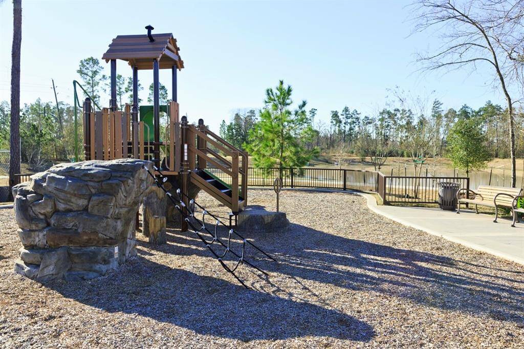 Amenities include a community park, pavilion, pond, lake fountain, pool and recreation center.