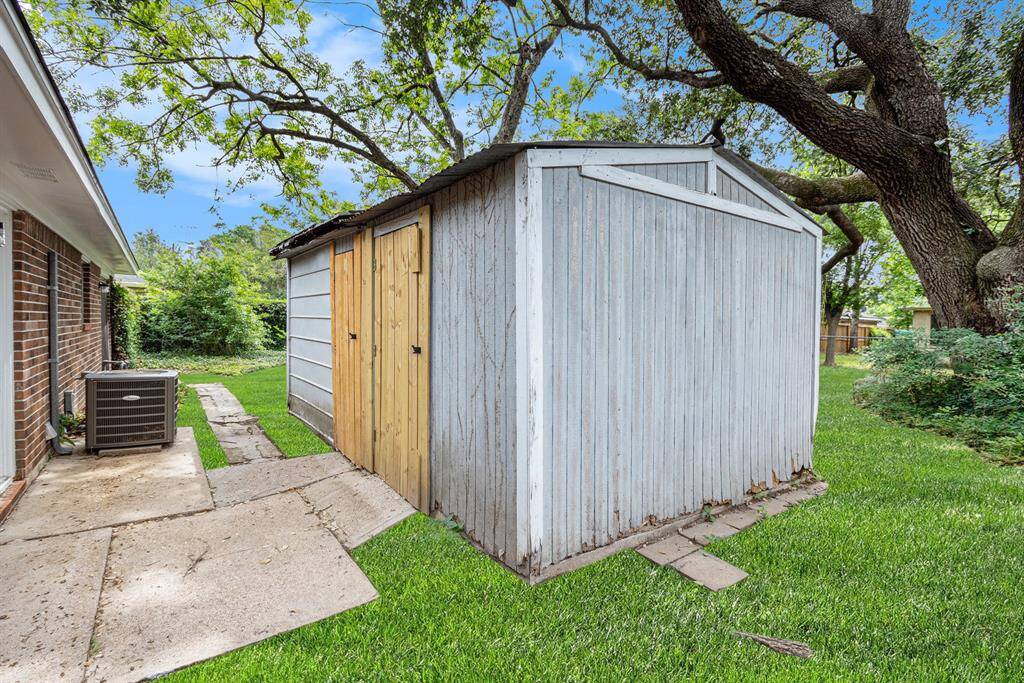 Storage shed to hold all you lawn and garden equipment