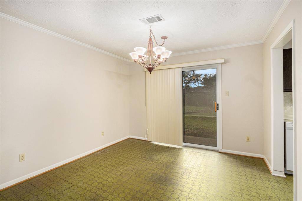 Dining/Breakfast room outside the kitchen area