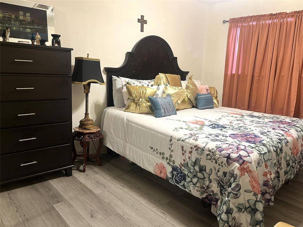 Upstairs bedroom #2
