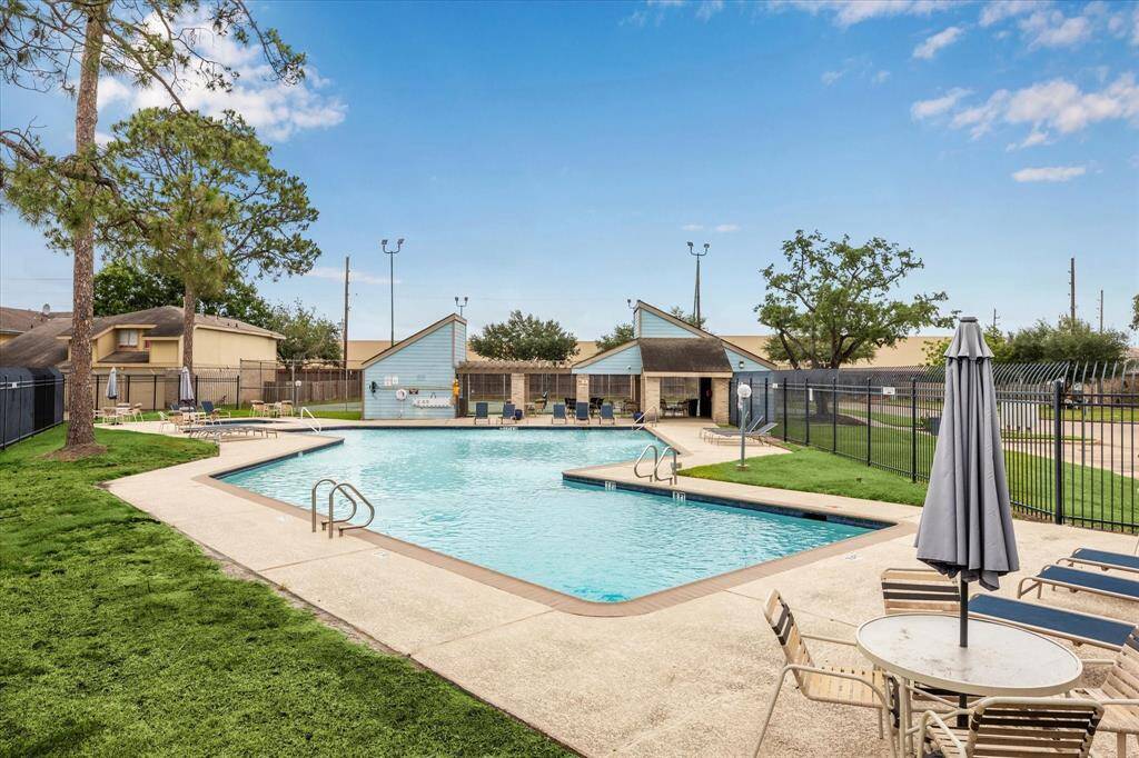 Second community pool, also walking distance from the residence.
