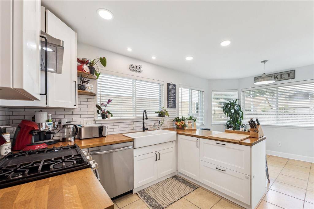 A breakfast nook and additional seating along the breakfast bar are great for entertaining and casual dining.