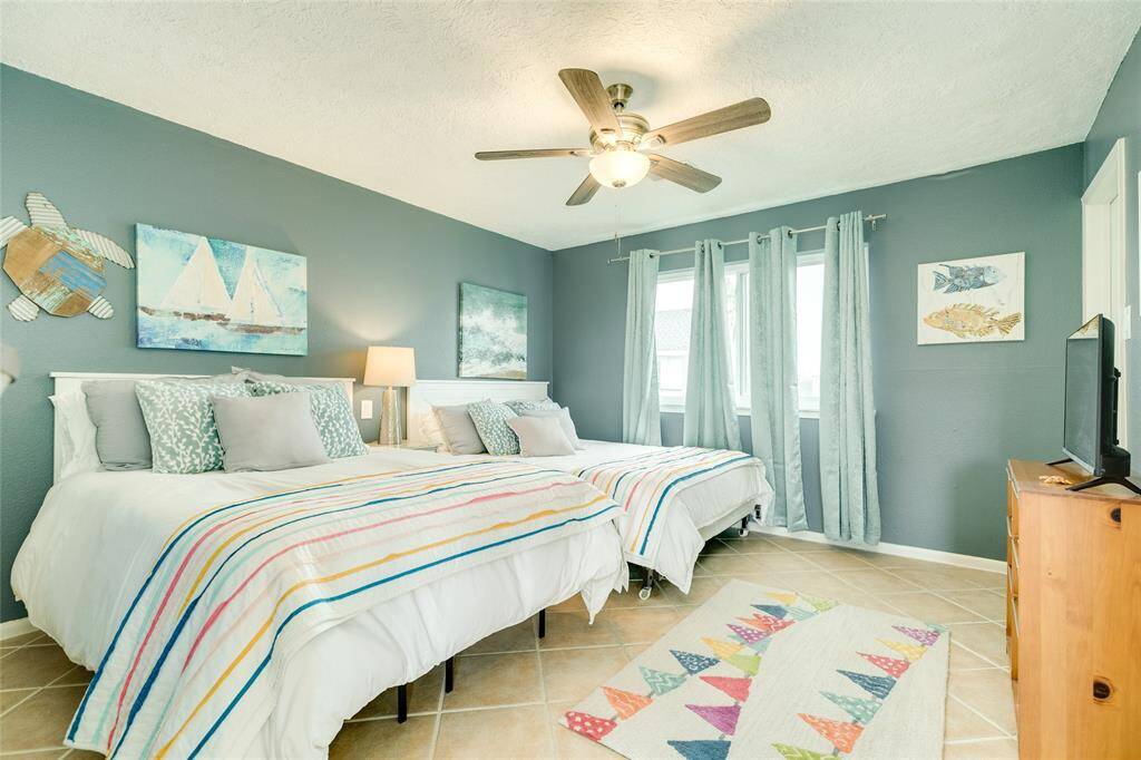 Spacious and adorable second bedroom with access to 2nd bathroom.