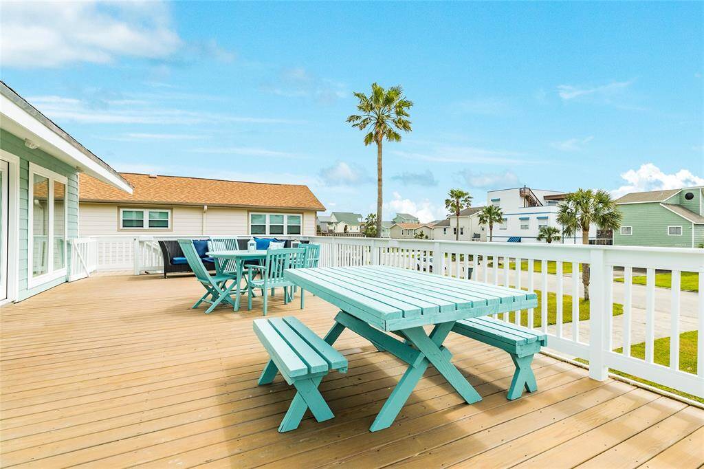 Tons of deck for entertaining.