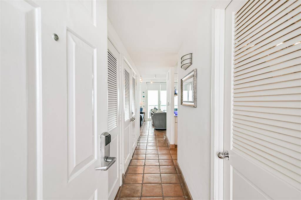 Entry into this clean and inviting condo.