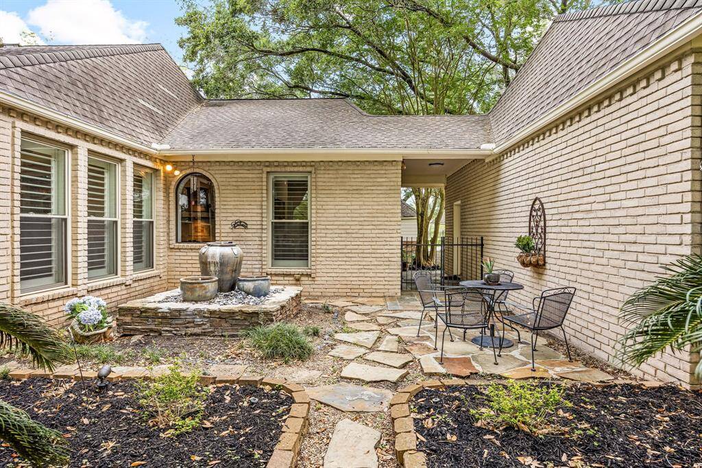 Enjoy peaceful mornings and relaxing evenings in this charming courtyard-style patio! Featuring a flagstone walkway, cozy seating area, elegant water feature, and low-maintenance landscaping. This private outdoor retreat is perfect for dining al fresco, sipping coffee, or simply unwinding in style.