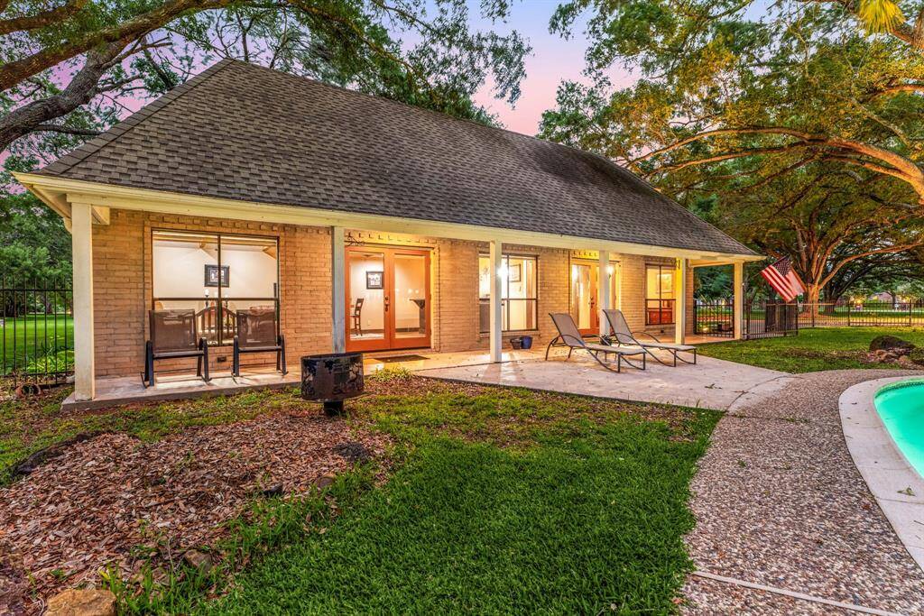 Charming and private, this detached guest house is nestled at the back of the property perfect for hosting visitors, accommodating extended family, or creating a peaceful home office or studio. A true bonus space with endless potential.