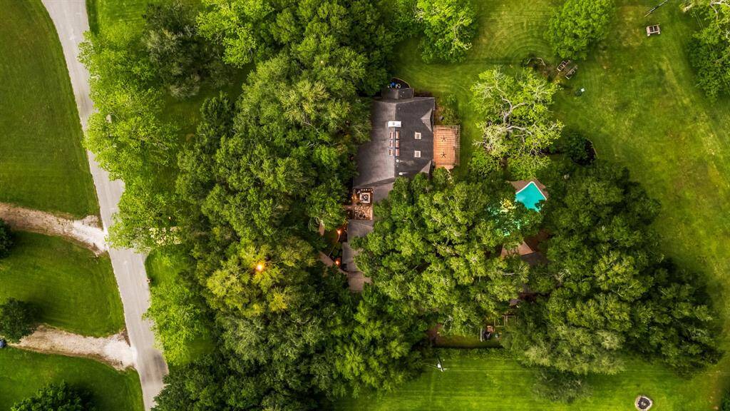 Experience the beauty of country living on 2.94 acres of picturesque land, complete with a sparkling pool, mature oaks, and peaceful privacy, a timeless retreat like no other!