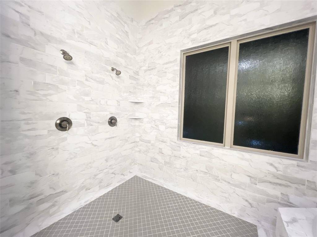 Dual shower heads