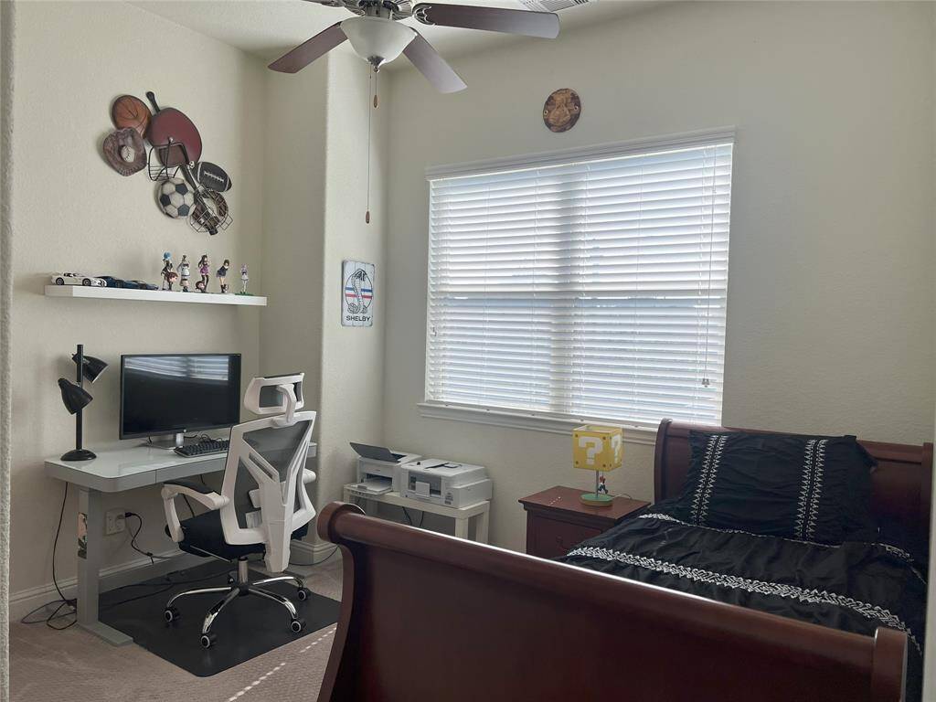Secondary bedroom