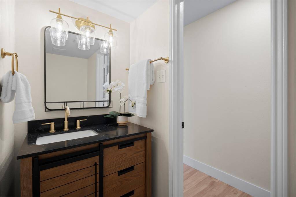 Half Bath. 1st floor