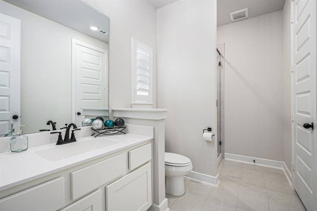 Ensuite bathroom